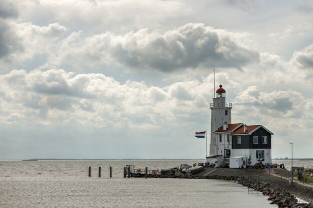 Phare près de Marken Marken aux Pays-Bas