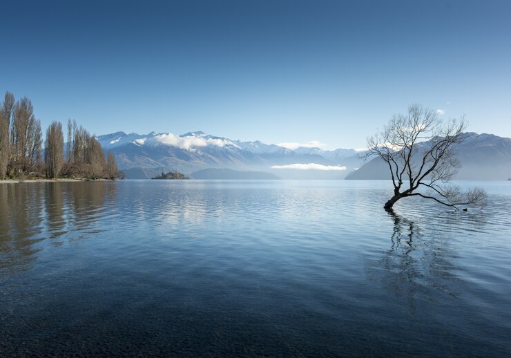 Photo gratuit photo à couper le souffle du lac wanaka dans le village de wanaka, nouvelle-zélande