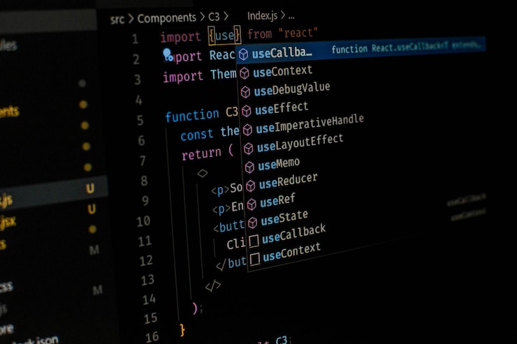 Photo gratuit une photo latérale d'un éditeur de code utilisant react js