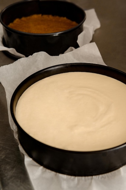 Photo de pâte sur la table de la cuisine