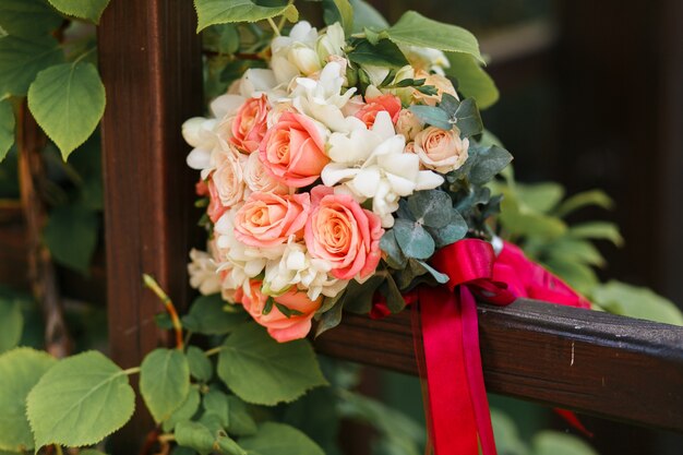 Photo de plein air bouquet de mariage en gros plan