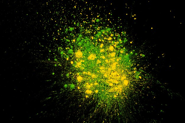 Une photo de studio aux couleurs vives du Holi