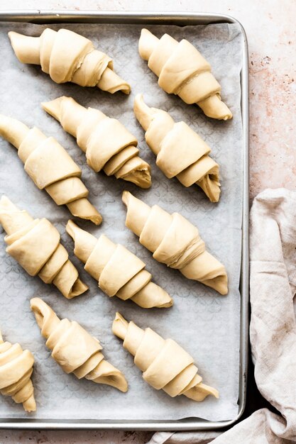 Photographie de nourriture de préparation de cuisson de croissant