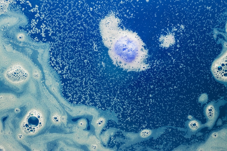 Photo gratuit pigment blanc d&#39;eau bleue