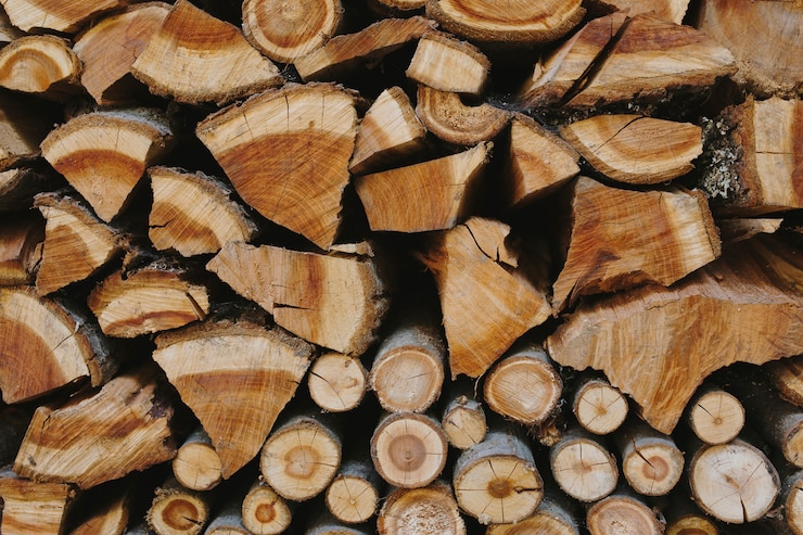 Photo gratuit pile de bois de chauffage fond texturé