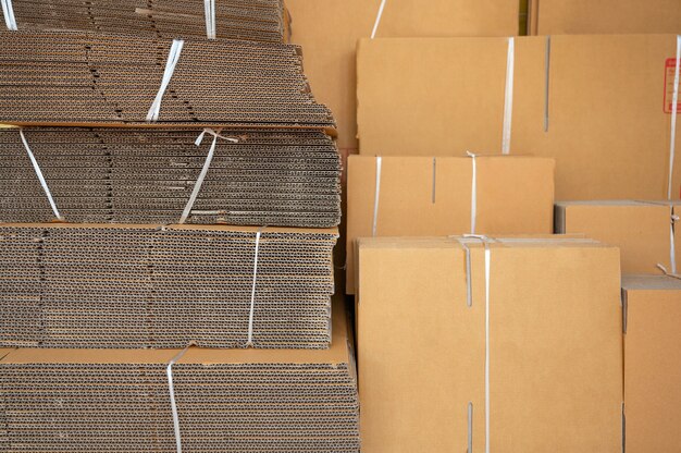 Boites En Carton Pour Marchandises Sur Une Surface Blanche Differentes Tailles Isole Sur Une Surface Blanche Photo Premium Boites En Carton Pour Marchandises Sur Une Surface Blanche Differentes Tailles Isole Sur Une Surface Blanche Photo Premium