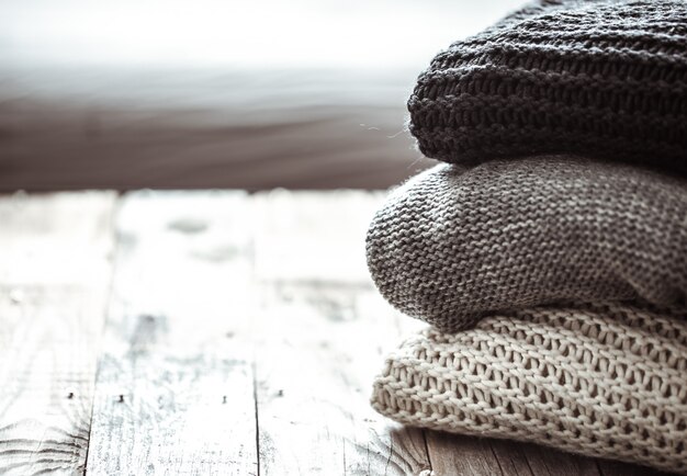 pile de chandails tricotés confortables