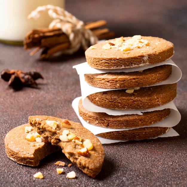 Pile de dessert de biscuits d'hiver