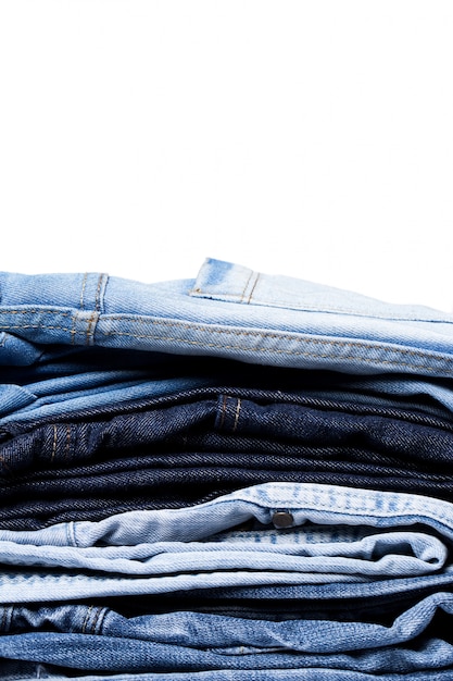 Une pile de jeans