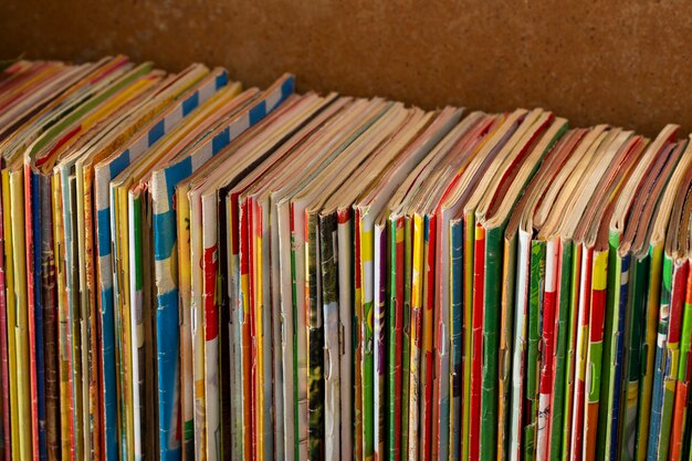 Pile de vieilles bandes de livres à venir