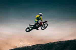 Photo gratuite pilote de motocross en action motocross sport moto sport