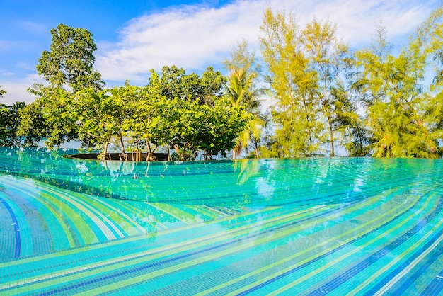 piscine chaise parapluie