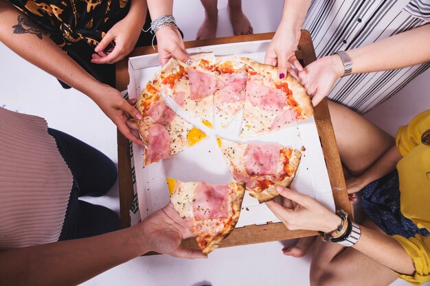 Pizza, amis et fête