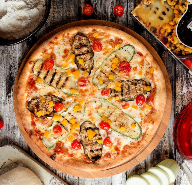 Photo gratuite pizza aux courgettes et légumes