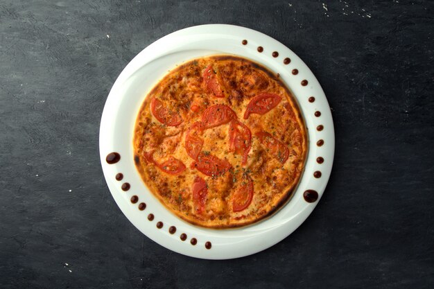 Pizza croustillante aux tomates