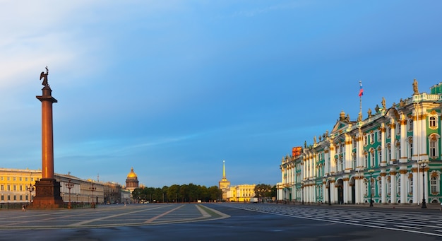 Place du Palais à Saint-Pétersbourg