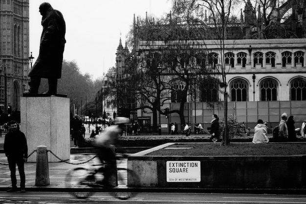 Place en noir et blanc