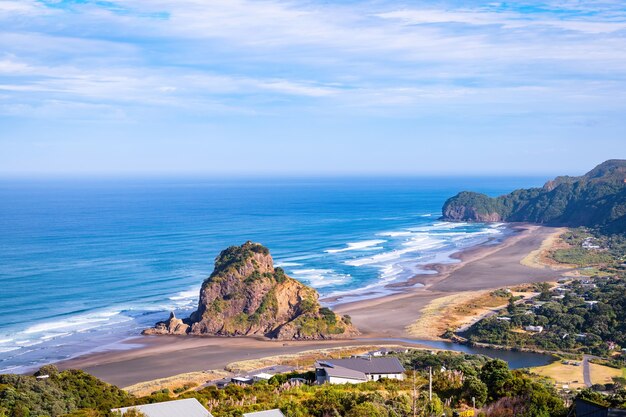 Plage de Piha et Rocher du Lion