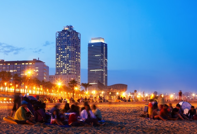 Photo gratuite plage de somorrostro à barcelone, espagne