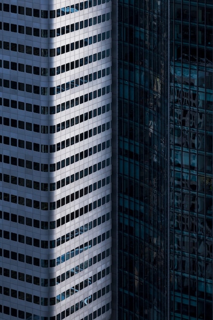 Plan vertical d'immeubles de grande hauteur dans une façade en verre à Francfort, Allemagne