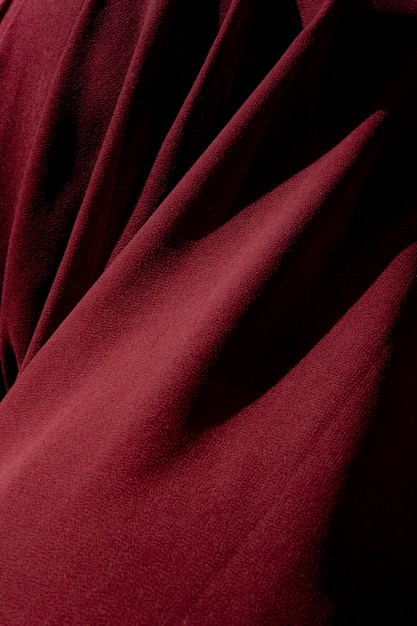 Plan vertical d'un textile rouge. C'est super pour un fond