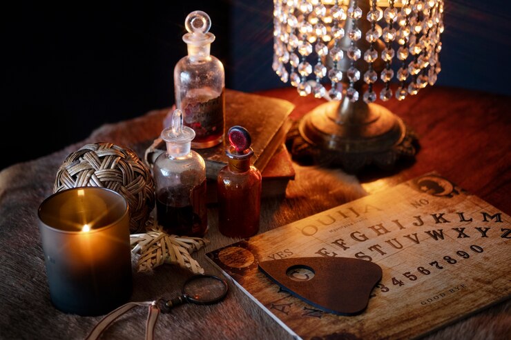 Photo gratuit planche et lampe ouija à angle élevé