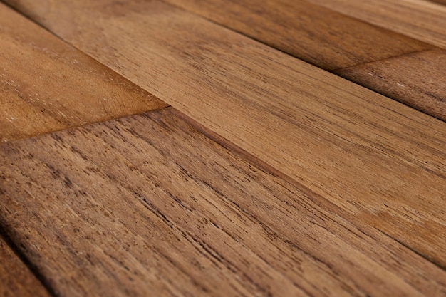 Plancher de bois foncé