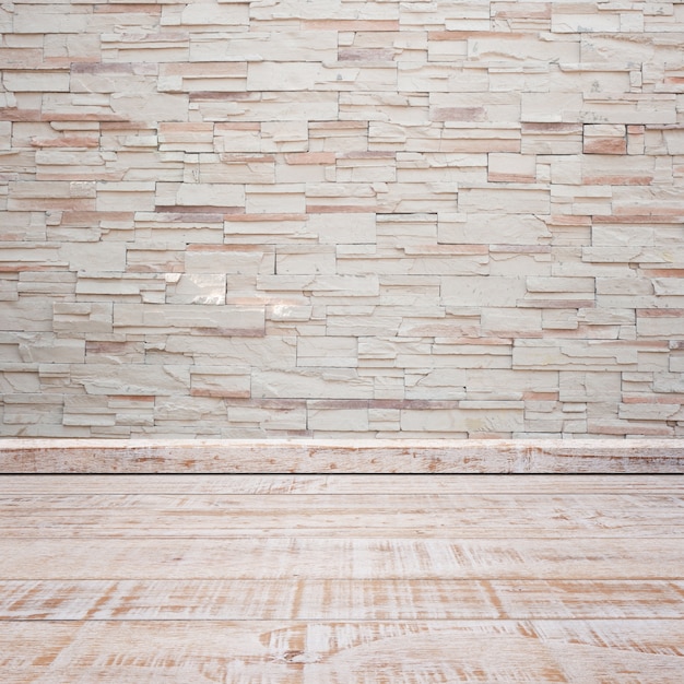 Plancher en bois avec mur de briques