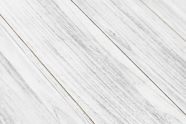 Plancher en bois peint en blanc