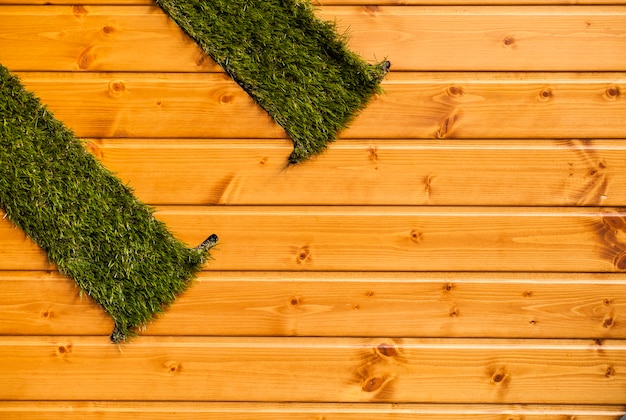 Photo gratuite plancher de planches et d'herbe