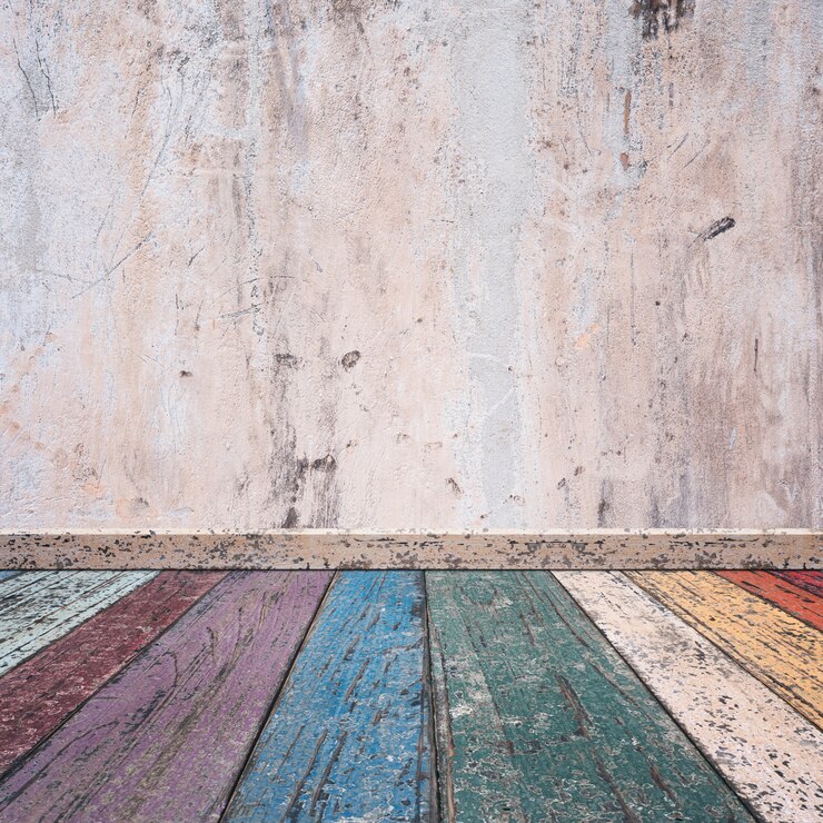 Photo gratuit les planches en bois de marbres colorés et un mur de béton cassé