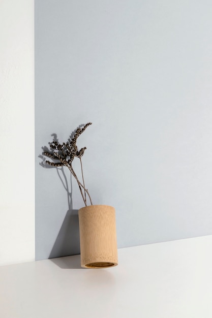 Photo gratuite plante minimale abstraite dans un vase