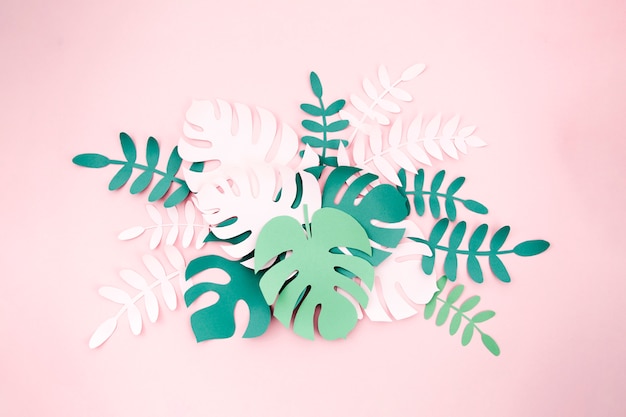 Plantes tropicales dans le style du papier coupé