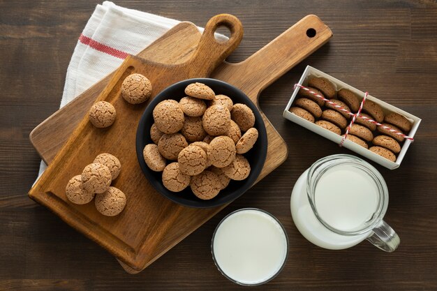 Photo gratuite plat délicieux pepernoten et lait