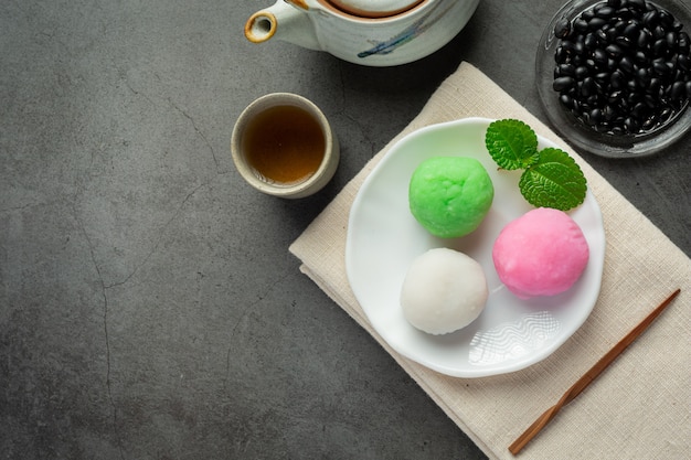 Photo gratuite plat de dessert sucré aux haricots noirs