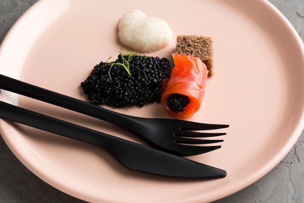 Photo gratuite plat haut ange au caviar