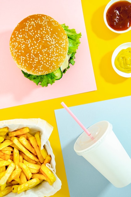 Photo gratuite plat pose de fast food menu