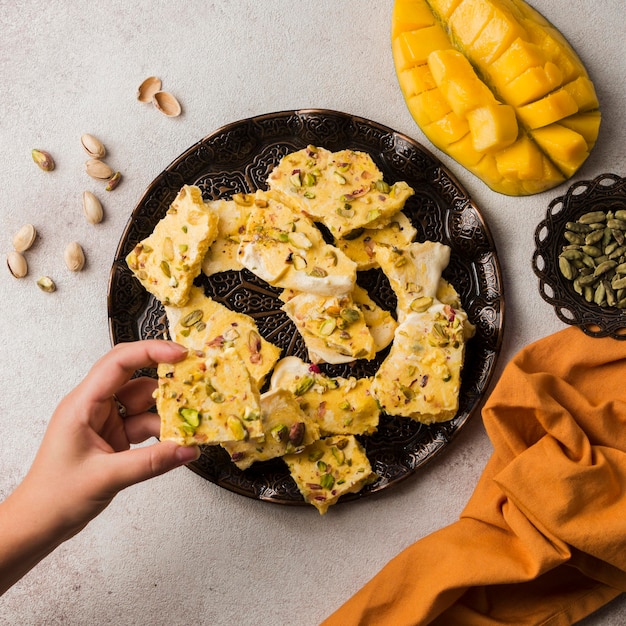 Photo gratuite plat poser des plats délicieux sur une assiette