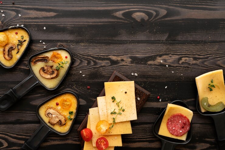 Photo gratuit plat à raclette avec un délicieux assortiment de plats