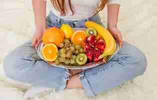 Photo gratuite plateau de fruits pour le petit déjeuner