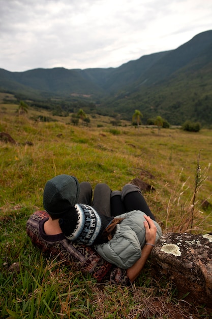 Plein coup couple aventureux bivouac