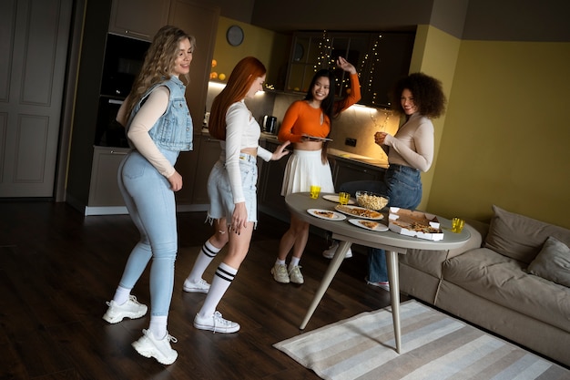 Plein coup de femmes twerk à la fête