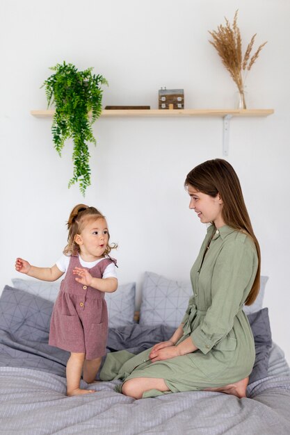 Plein coup de mère et fille au lit