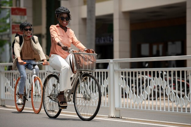 Plein de smileys à vélo