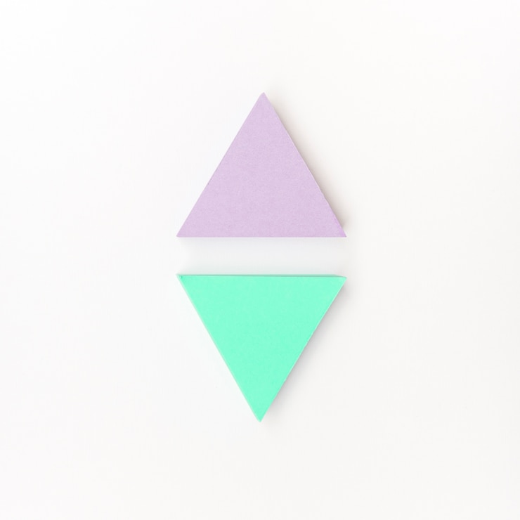 Photo gratuit pointeur de flèches de couleur pastel
