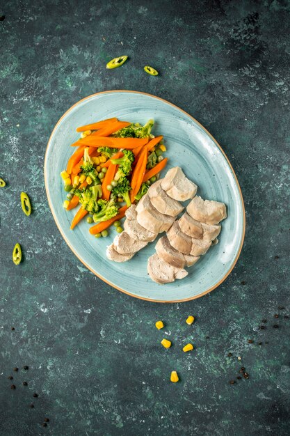 poitrine de poulet bouillie avec légumes