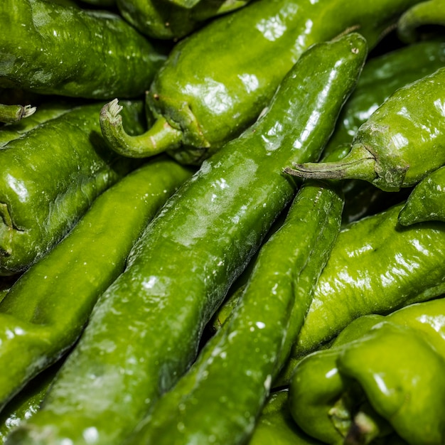 Photo gratuite poivre vert sur le marché en vente