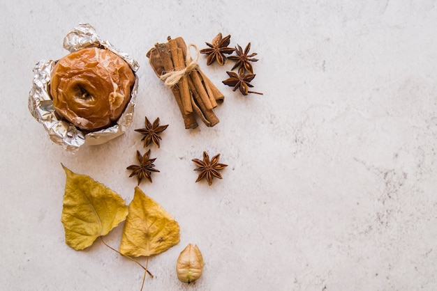 Pomme au four en papillote avec cannelle