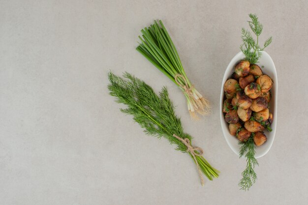 Pomme de terre frite aux légumes verts