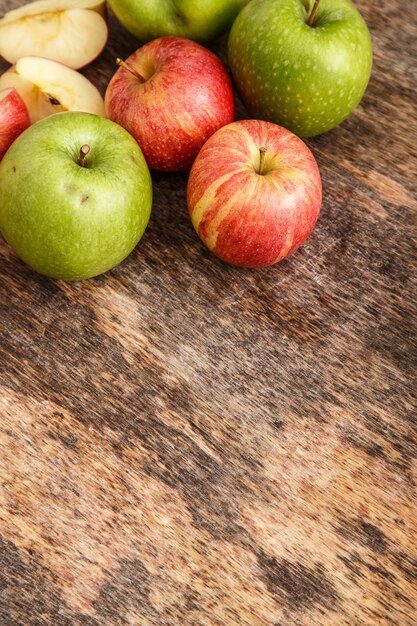 Pommes sur la table